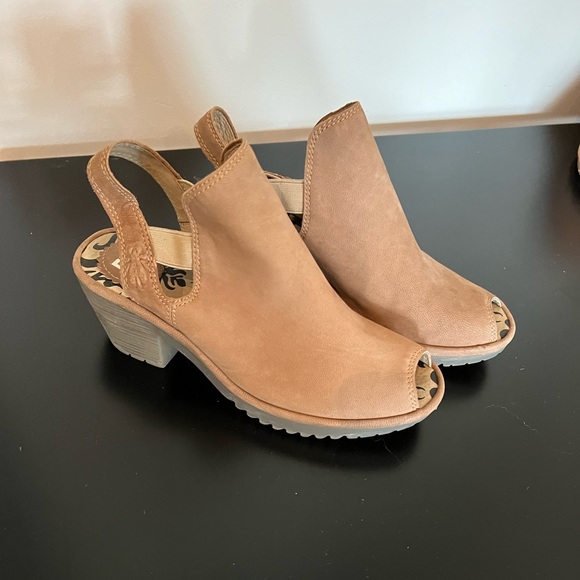 Fly London Shoes - Fly London Wily Tan Sandal. size 37